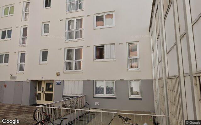 Façade : 1 place Marguerite Naseau, Suresnes